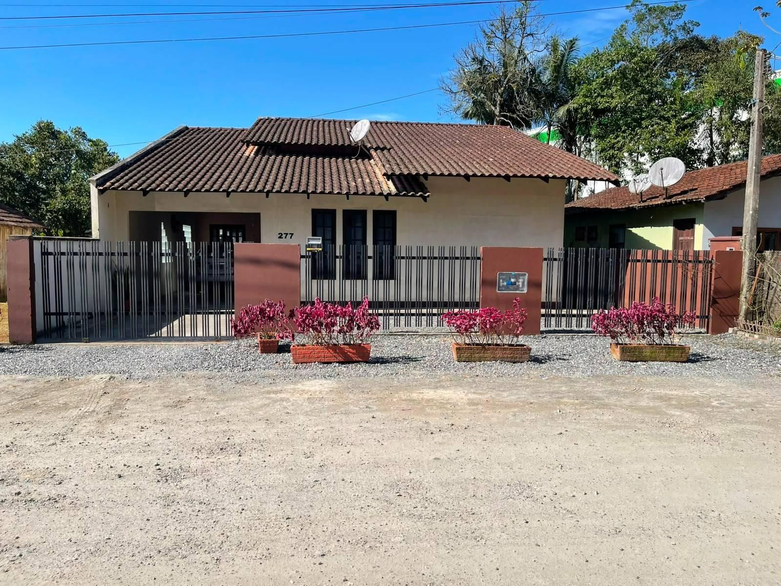 CASA 3 QUARTOS BAIRRO BOM RETIRO A 250 METROS DO SHOPPING GARTEN EM JOINVILLE/SC - Casa em Bom Retiro, Joinville - à venda - Imobiliária De Porto