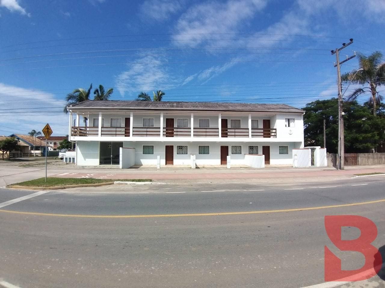 EXCELENTE IMÓVEL FRENTE PARA AVENIDA CELSO RAMOS (RUA ASFALTADA) NA PRAIA DE ITAPOÁ/SC - Casa em Cambiju, Itapoá - à venda - BESEN IMOBILIÁRIA LTDA