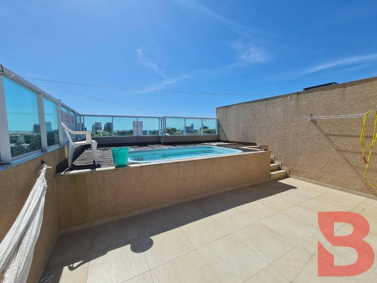 EXCELENTE COBERTURA NO CENTRO COMERCIAL EM ITAPEMA DO NORTE- (BAL.JARDIM PÉROLA DO ATLANTICO) CONTENDO 03 DORMITÓRIOS, SENDO 01 SUÍTE-PISCINA - Apartamento em Itapema do Norte, Itapoá - à venda - BESEN IMOBILIÁRIA LTDA