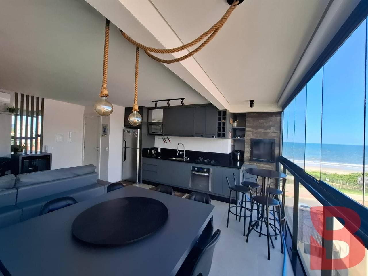 APARTAMENTO MOBILIADO, NA QUADRA DO MAR COM 03 QUARTOS (SENDO 01 SUÍTE) NO CENTRO DE ITAPOÁ/SC. - Apartamento em Itapema do Norte, Itapoá - à venda - BESEN IMOBILIÁRIA LTDA