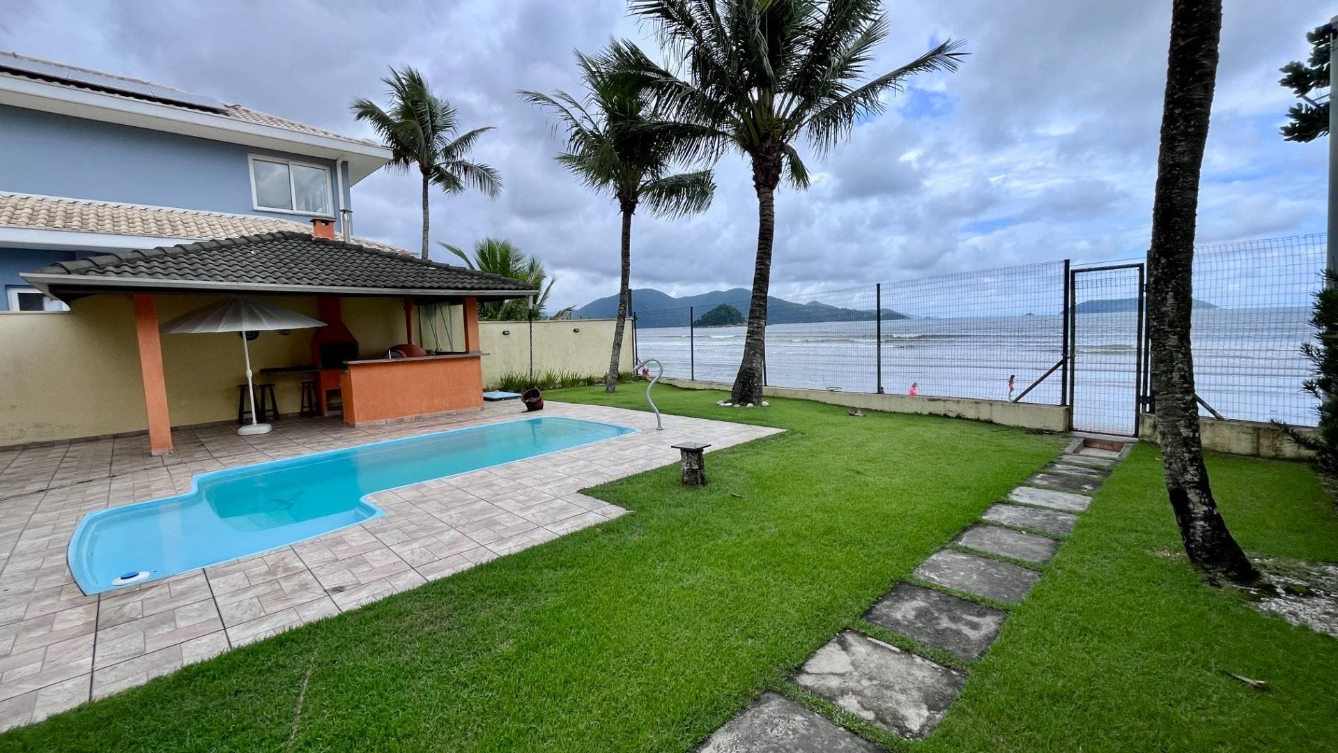 Casa Frente Mar com 6 Quartos, Praia do Sapê, Ubatuba - Casa de Condomínio em Sapê, Ubatuba - à venda - Claudia Mar LTDA