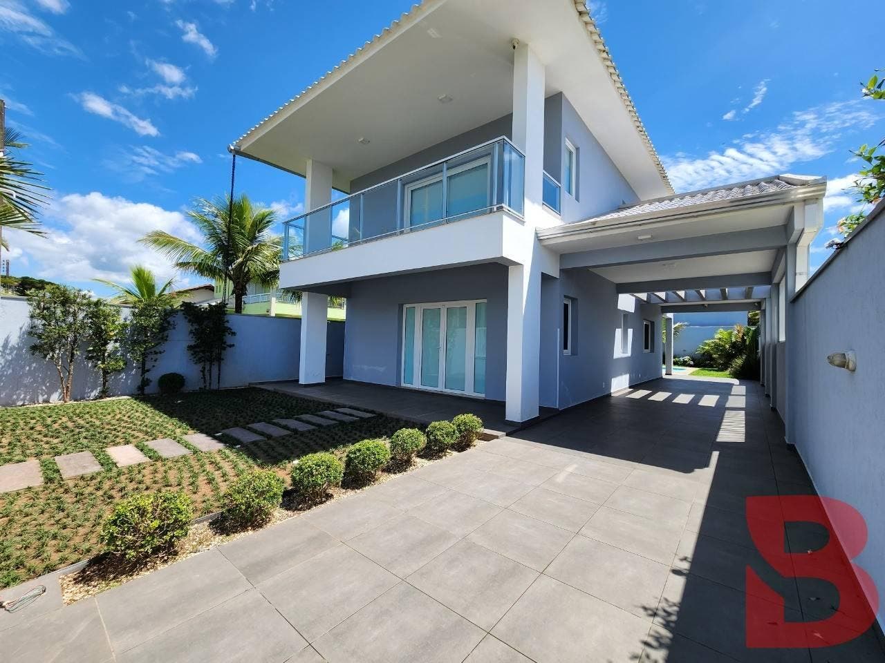 SOBRADO QUADRA DO MAR, 03 SUÍTES, PISCINA, EXCELENTE PADRÃO DE ACABAMENTO, APENAS 70 METROS DO MAR, NO BAIRRO CONTINENTAL - Casa em Itapoá - à venda - BESEN IMOBILIÁRIA LTDA