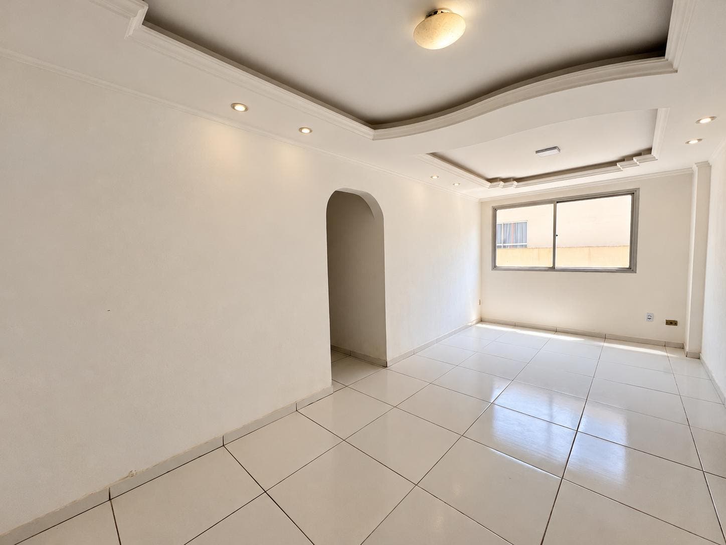 Apartamento quadra mar com 03 dormitórios para locação anual em Balneário Camboriú - Apartamento em Centro, Balneário Camboriú - para locação - Desc Imóveis