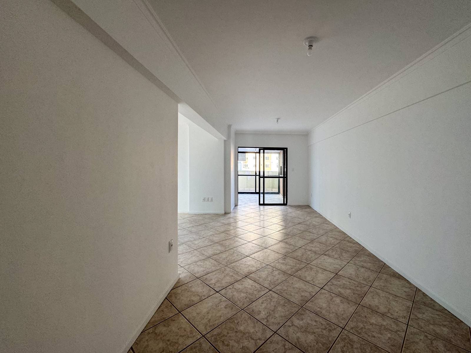 Apartamento Diferenciado com 4 Dormitórios à Venda no Ed. Oscar Bremer em Balneário Camboriú - Apartamento em Centro, Balneário Camboriú - à venda - Desc Imóveis