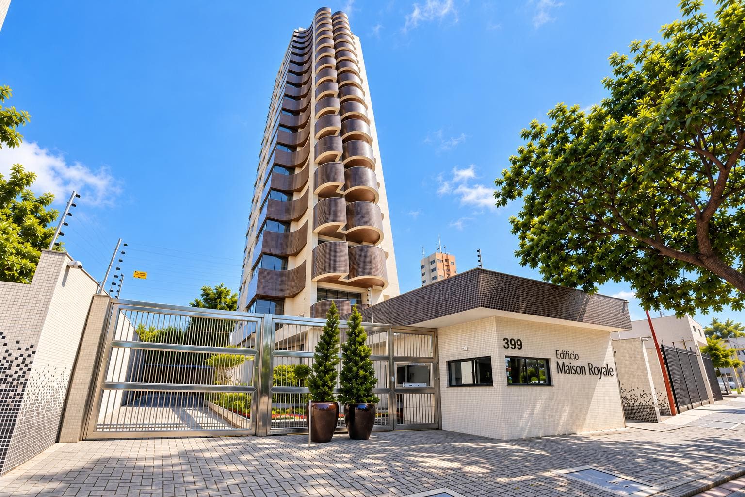 APARTAMENTO COM 4 QUARTOS A VENDA NO EDIFÍCIO MAISON ROYALE EM FOZ DO IGUAÇU - PR