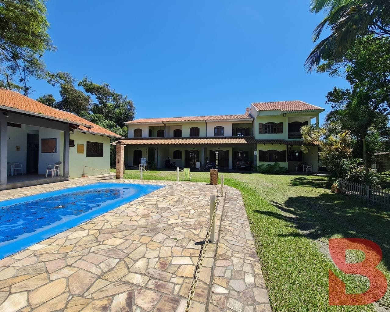 ÁREA DE 768M2 - QUADRA DO MAR - BALNEÁRIO PRINCESA DO MAR - COM 04 SOBRADOS - Casa em Continental, Itapoá - à venda - BESEN IMOBILIÁRIA LTDA