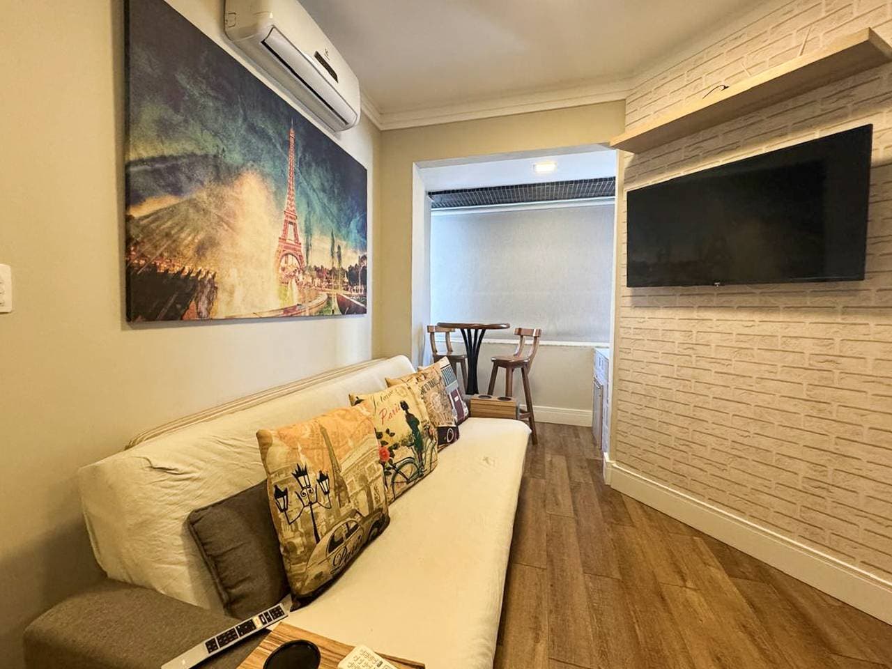 Apartamento mobiliado à venda com 1 dormitório na Av Central em Balneário Camboriú - Apartamento em Centro, Balneário Camboriú - à venda - Desc Imóveis