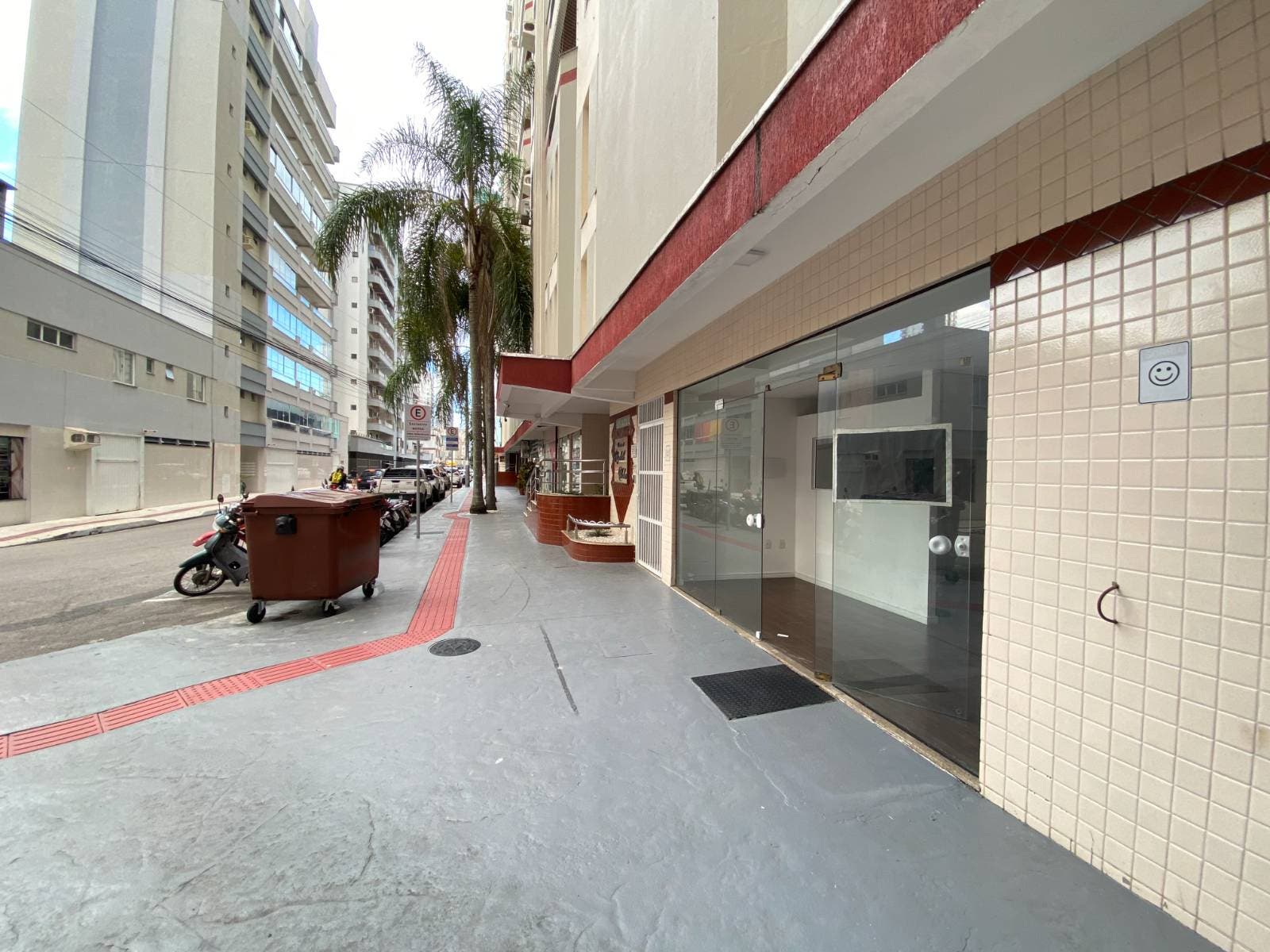 Sala comercial para locação com 50m² no Centro Balneário Camboriú - Salas Comerciais em Centro, Balneário Camboriú - para locação - Desc Imóveis