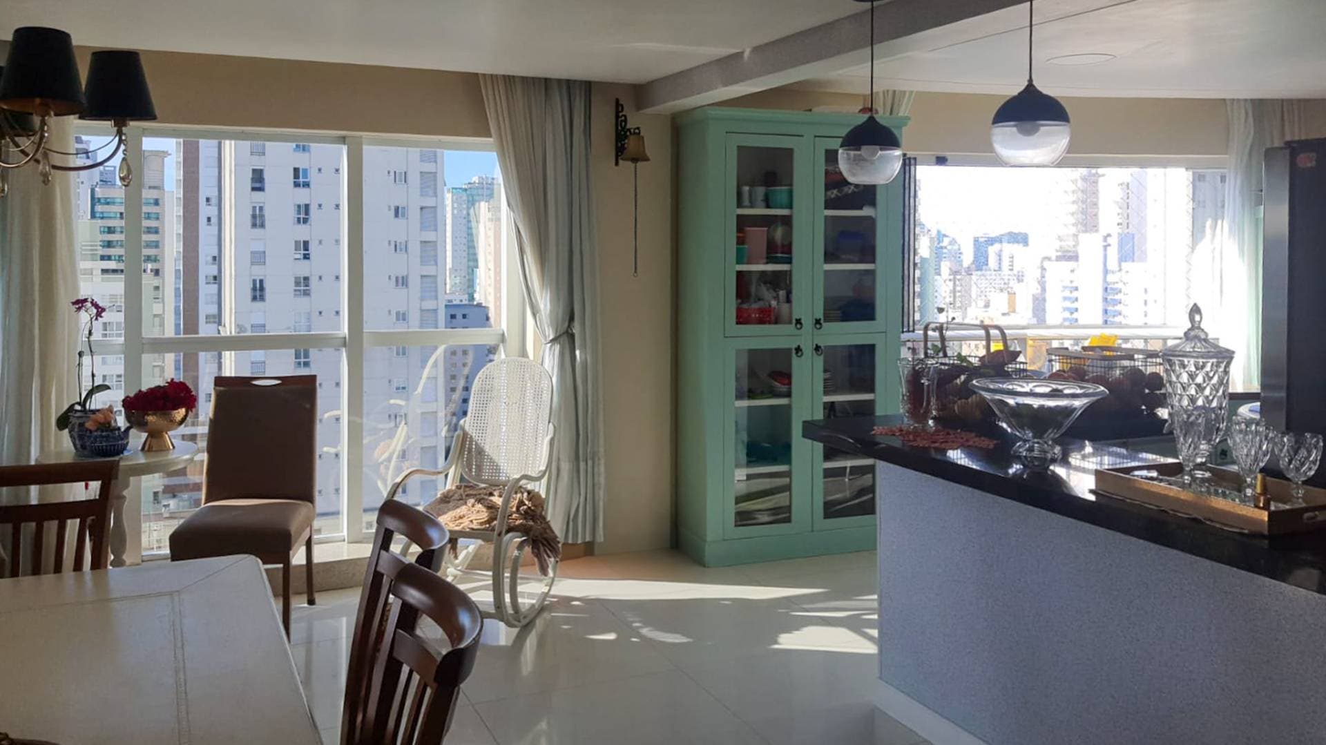 Apartamento com 4 suítes à venda no Ed. Porto Vêneto em Balneário Camboiriú - Apartamento em Centro, Balneário Camboriú - à venda - Desc Imóveis