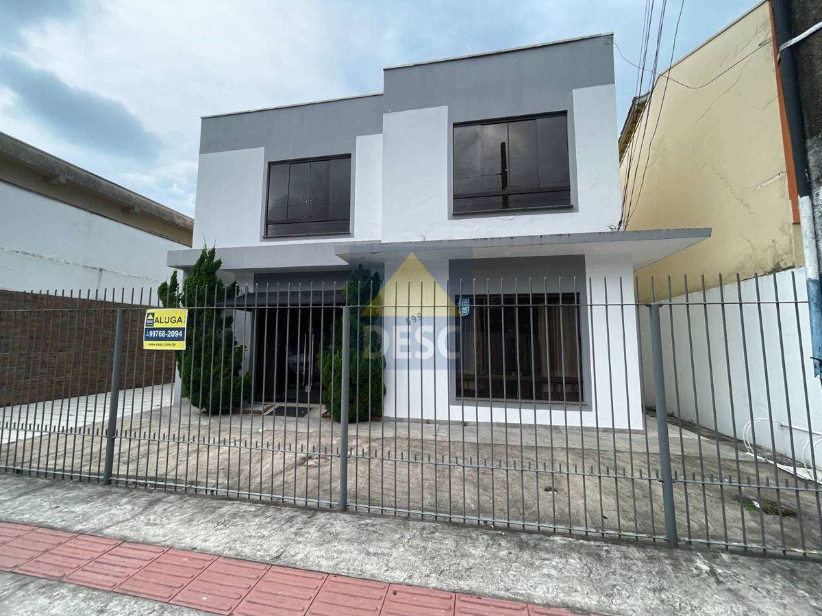 Casa Comercial a Venda no Centro de Balneário Camboriú - Salas Comerciais em Centro, Balneário Camboriú - à venda - Desc Imóveis