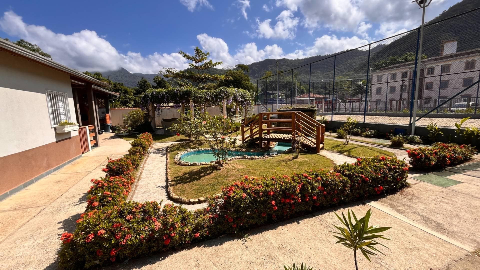 APARTAMENTO TÉRREO COM 2 DORMITÓRIOS (1 SUÍTE) A 500M DA PRAIA DO SAPÊ – UBATUBA - Apartamento em Sapê, Ubatuba - à venda - Claudia Mar LTDA