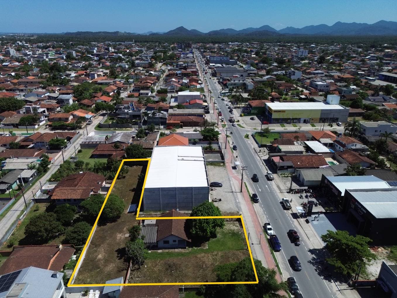 OPORTUNIDADE ÚNICA! TERRENO NA AVENIDA CELSO RAMOS, EIXO COMERCIAL DA CIDADE - Lote/Terreno em Samambaial, Itapoá - à venda - BESEN IMOBILIÁRIA LTDA