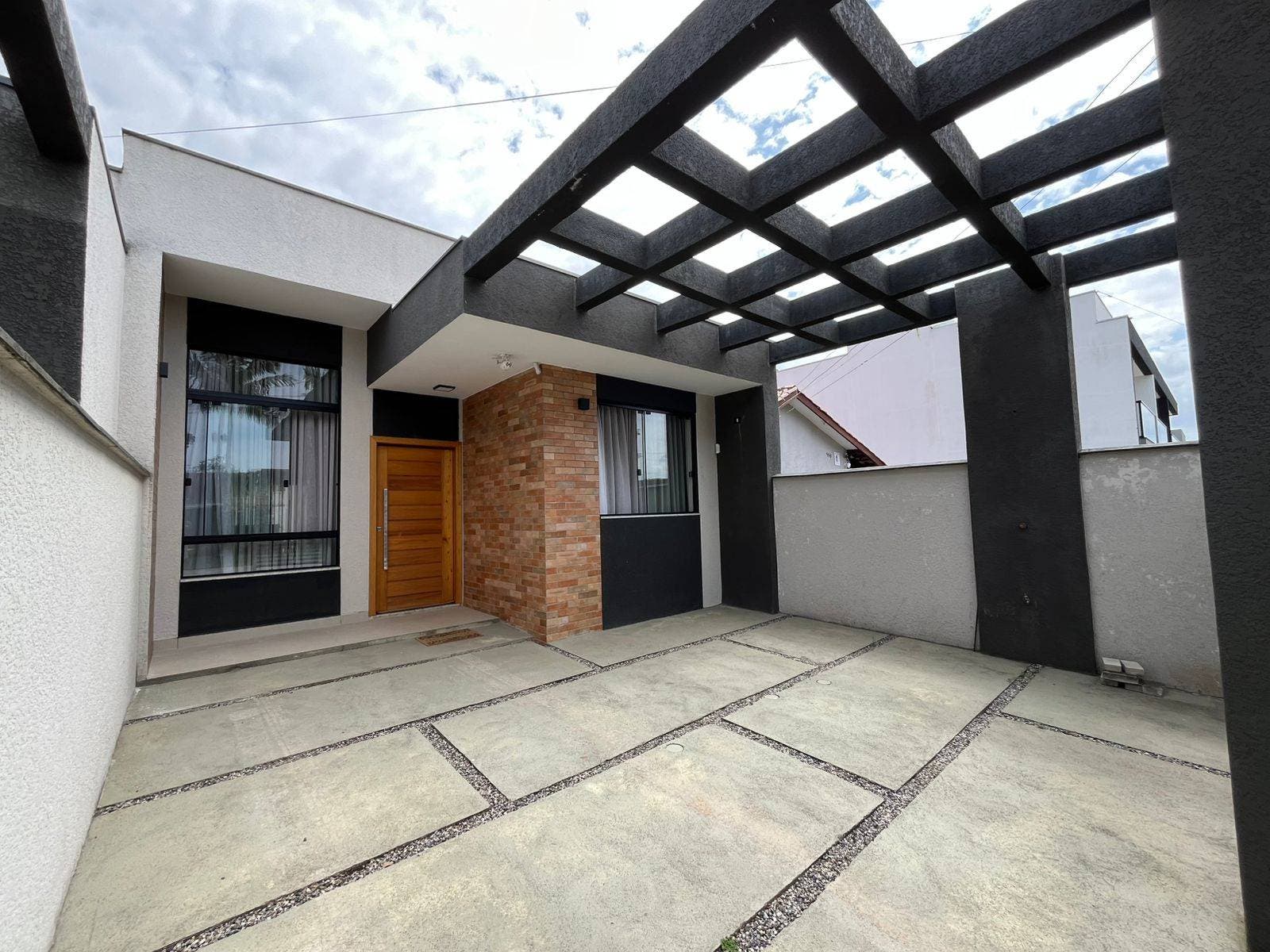 LINDO IMÓVEL NO RAINHA A 300M DO MAR FACE NORTE - Casa em Rainha, Itapoá - à venda - BESEN IMOBILIÁRIA LTDA