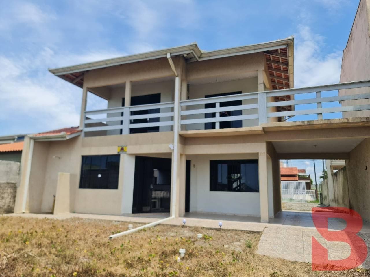 EXCELENTE IMÓVEL, PRÓXIMO A TERCEIRA PEDRA, FRENTE PARA O MAR, SOBRADO COM 194,93m2, EM UM TERRENO DE 720,00M², BALNEÁRIO BRASILIA, ITAPOÁ/SC. - Sobrado em Itapema do Norte, Itapoá - à venda - BESEN IMOBILIÁRIA LTDA
