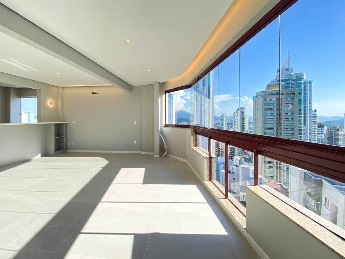 2 Suítes Frente Mar Apartamento Lateral Reformado à Venda na Avenida Atlântica - Apartamento em Centro, Balneário Camboriú - à venda - Desc Imóveis