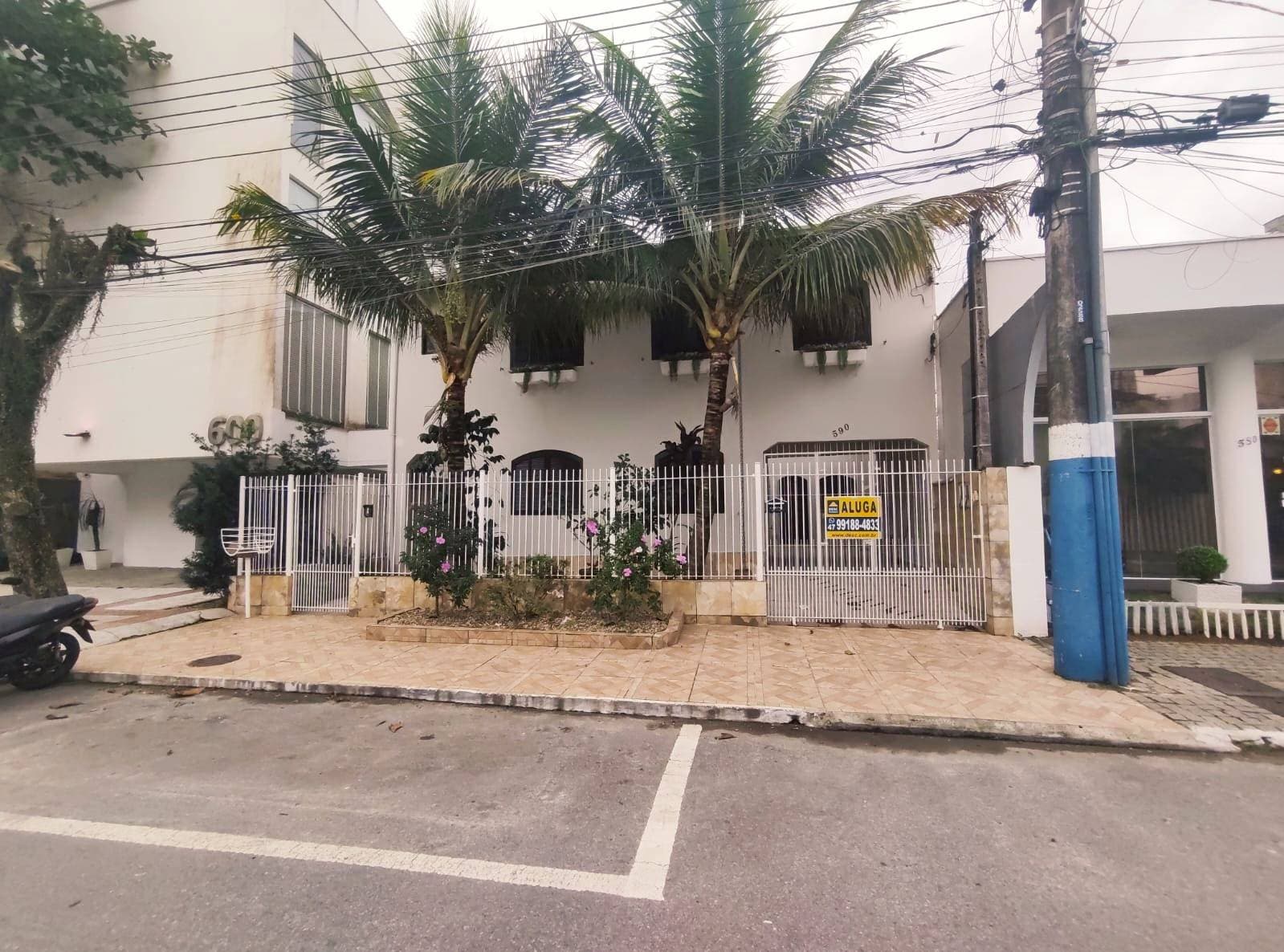 Casa com 02 Suítes para Locação Anual no Centro de Balneário Camboriú – Rua 902 - Casa em Centro, Balneário Camboriú - para locação - Desc Imóveis