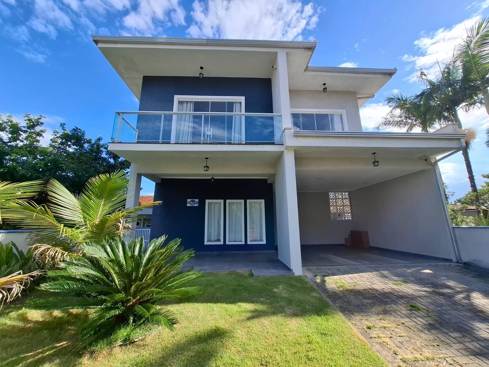 EXCELENTE OPÇÃO DE SOBRADO PROXIMO A PRAIA COM PISCINA, 03 QUARTOS (01 SUÍTE), NA PRAIA DE ITAPOÁ/SC - Sobrado em Barra do Sai, Itapoá - à venda - BESEN IMOBILIÁRIA LTDA
