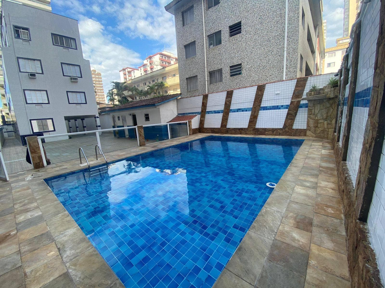 🔥🏡 CANTO DO FORTE | OPORTUNIDADE POR APENAS R$ 320 MIL! ✨🌊 - Apartamento em Canto do Forte, Praia Grande - à venda - DEBORA BUENO CONSULTORIA IMOBILIÁRIA