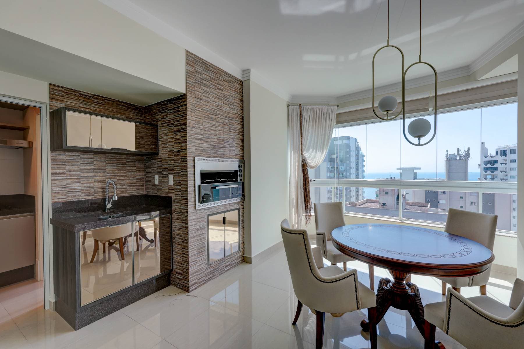 Apartamento de 03 Suítes para Venda no Ed. Grand Royale em Balneário Camboriú - Apartamento em Centro, Balneário Camboriú - à venda - Desc Imóveis