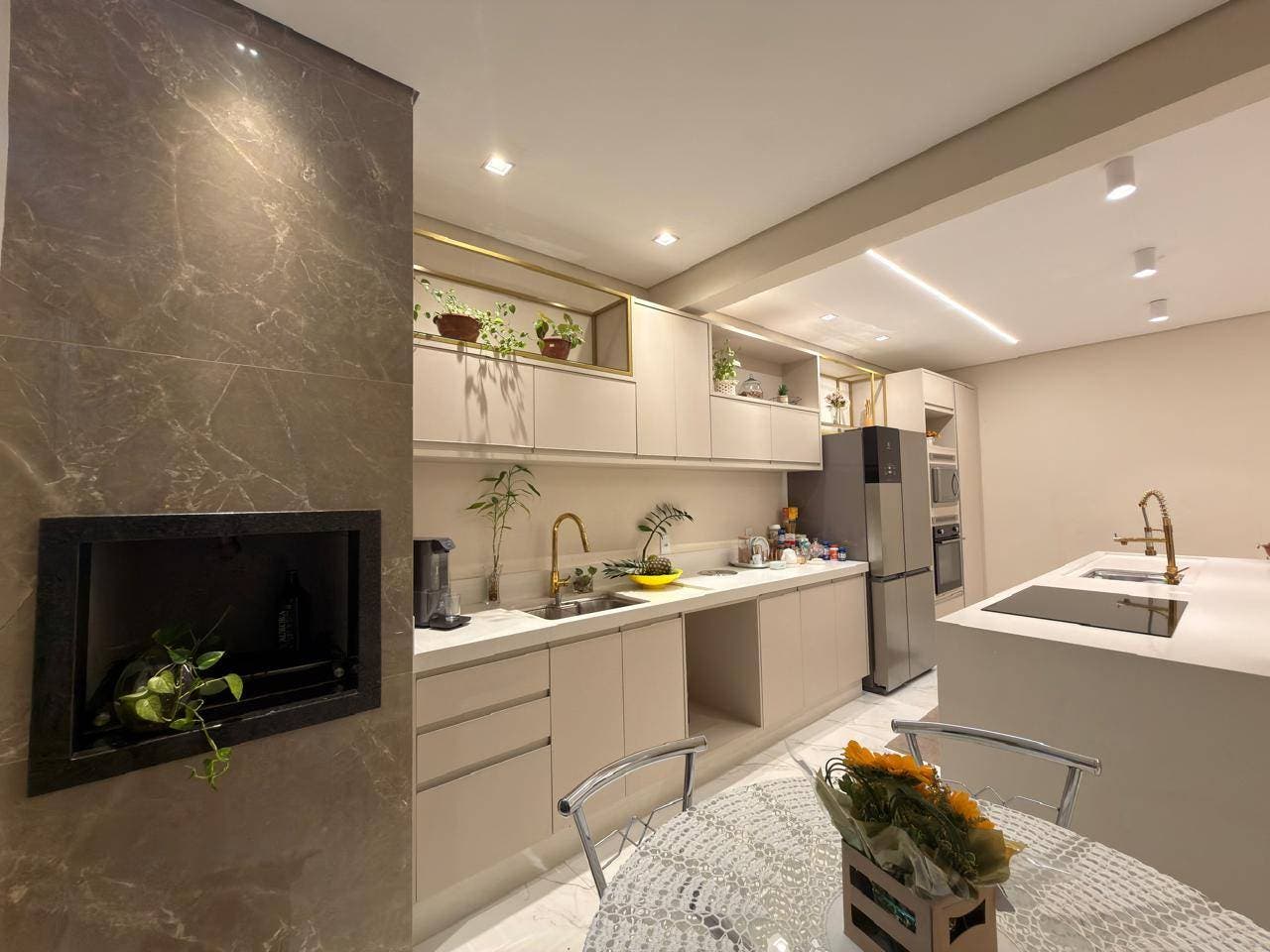 Sobrado com 4 quartos, Caxangá - Suzano - Sobrado em Caxangá, Suzano - à venda - Primus Negócios Imobiliários LTDA
