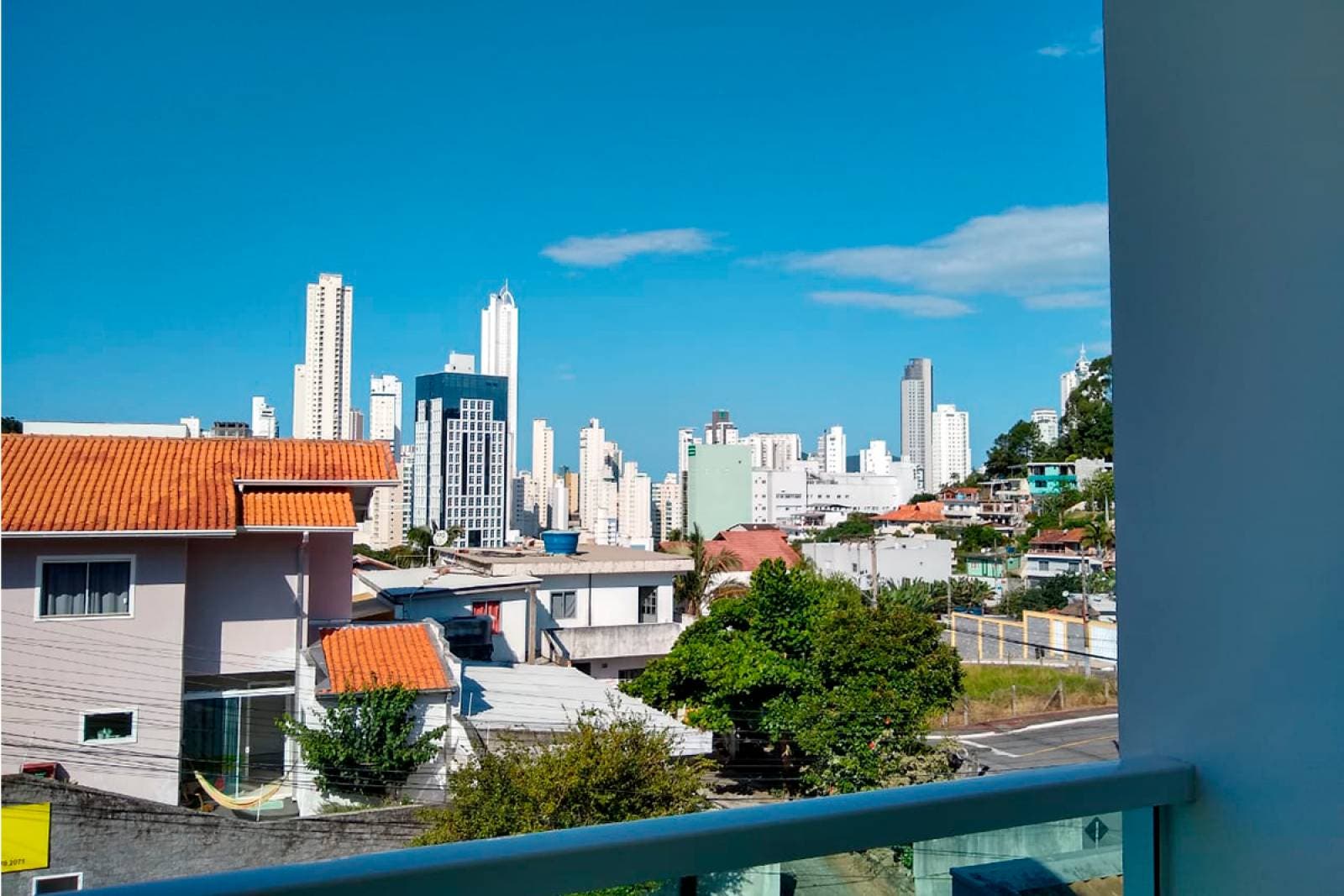 Sobrado à venda com 3 dormitórios em Balneário Camboriú no Bairro Ariribá - Sobrado em Ariribá, Balneário Camboriú - à venda - Desc Imóveis