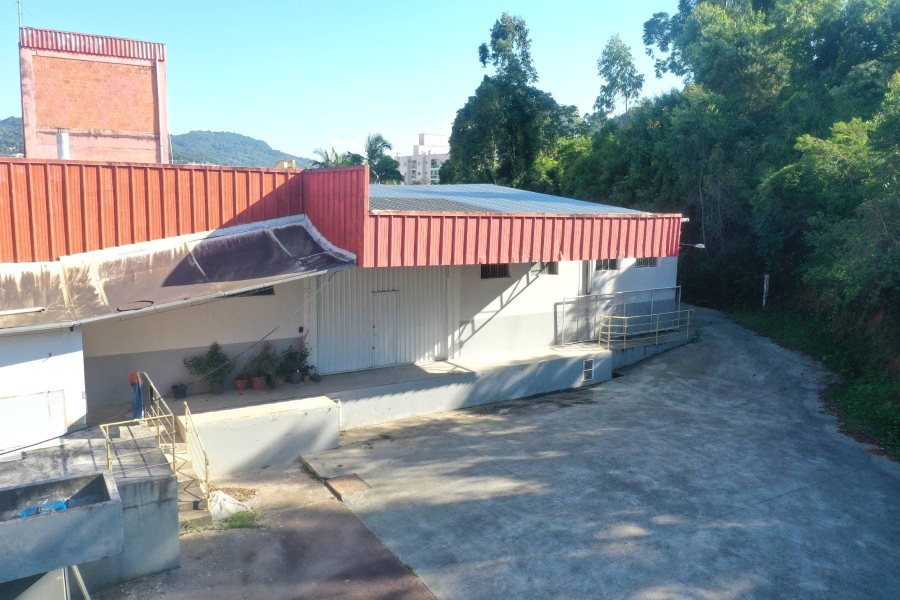 Galpão de Alvenaria - Aluguel - 500m2 - Fundos - Rua Princesa Isabel - Canoas - Rio do Sul - Galpão em Canoas, Rio do Sul - para locação - Cifra Imóveis e Empreendimentos Imobiliários