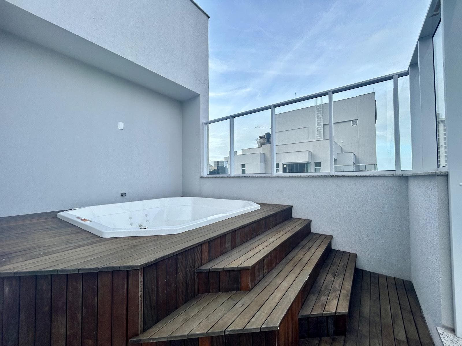 Cobertura duplex à venda com 3 suítes, 140m² e 2 vagas de garagem na Praia Brava - Apartamento em Praia Brava, Itajaí - à venda - IMOBILIÁRIA GUILHERME LTDA