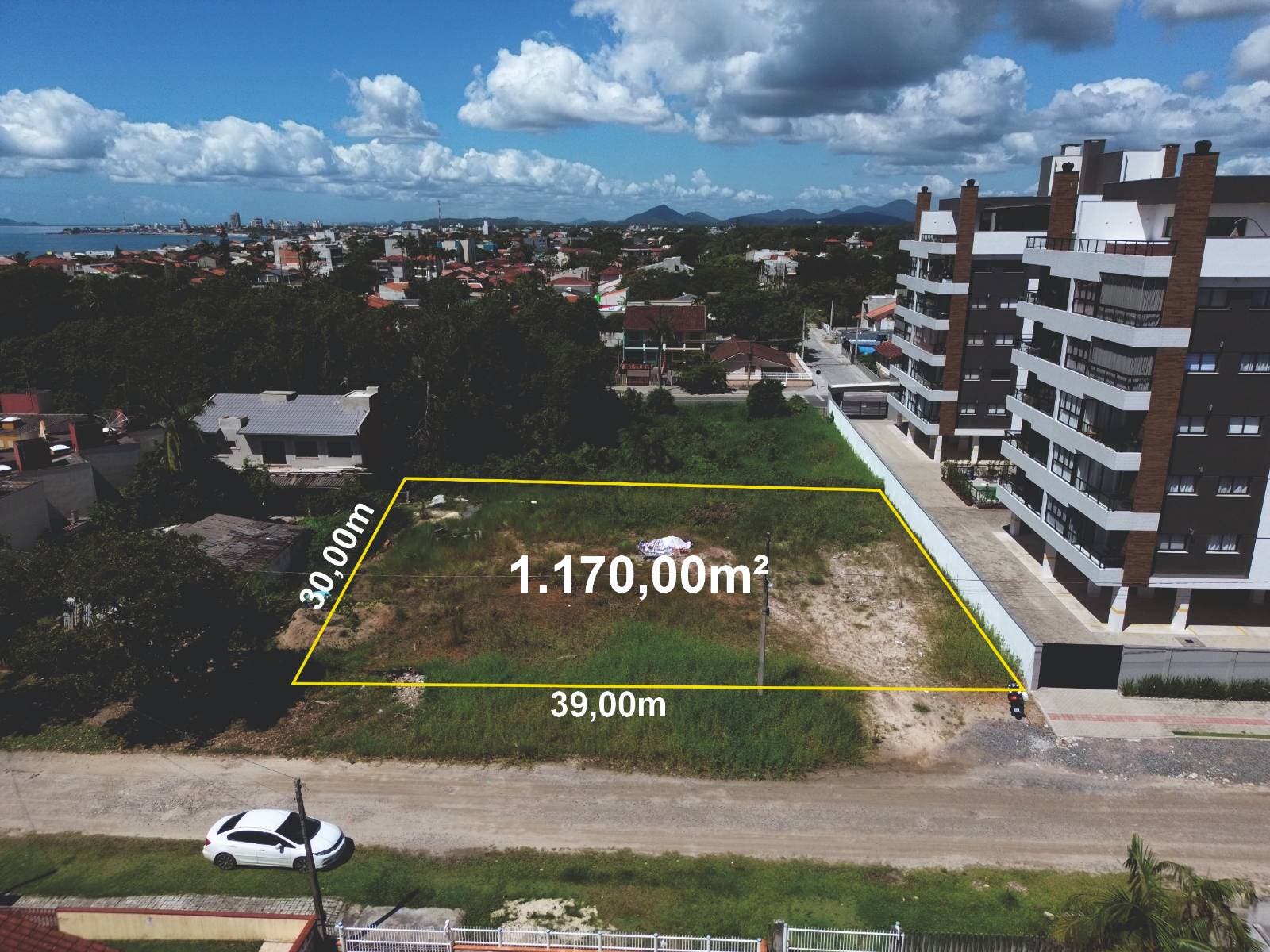 TERRENO AMPLO PARA EMPREENDIMENTO – EXCELENTE POTENCIAL CONSTRUTIVO - Lote/Terreno em Rainha, Itapoá - à venda - BESEN IMOBILIÁRIA LTDA