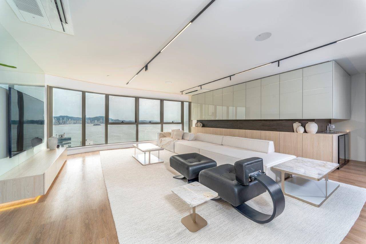 Apartamento Decorado à Venda no Yachthouse By Pininfarina em Balneário Camboriú - Apartamento em Barra Sul, Balneário Camboriú - à venda - Desc Imóveis
