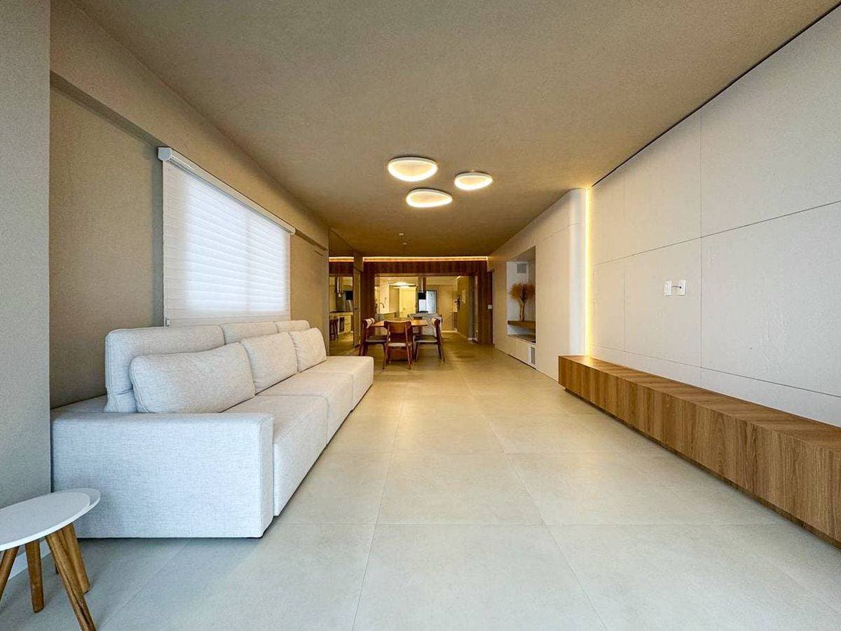 Apartamento reformado frente mar com 3 suítes na Avenida Atlântica - Apartamento em Centro, Balneário Camboriú - para locação - Desc Imóveis