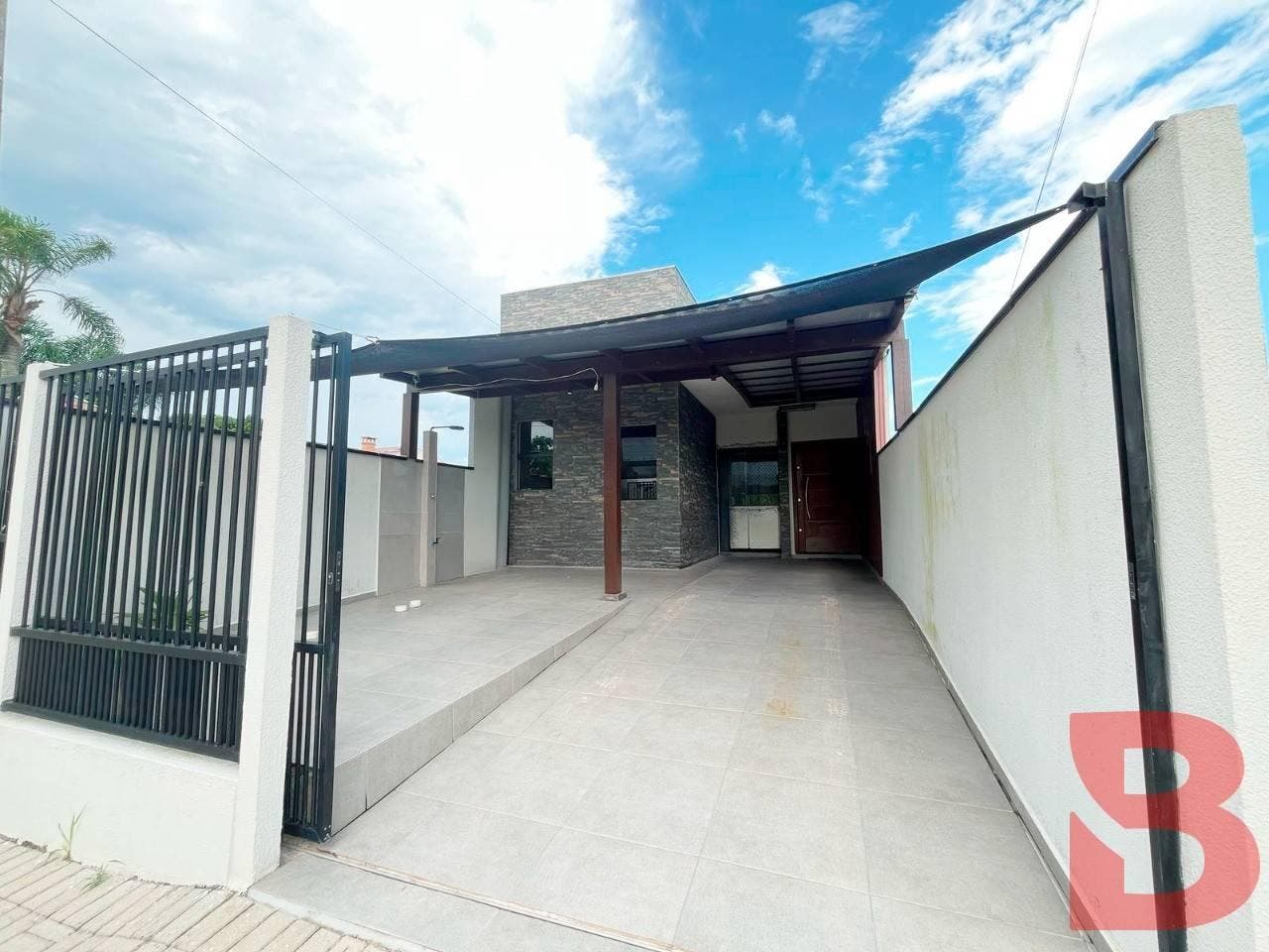 IMÓVEL EM ALVENARIA, NO BALN. CAMBIJU, MEDINDO APROX. 157,00M², TERRENO DE 180,00M², CONTENDO 03 QUARTOS (01 SUÍTE) . - Casa em Cambiju, Itapoá - à venda - BESEN IMOBILIÁRIA LTDA