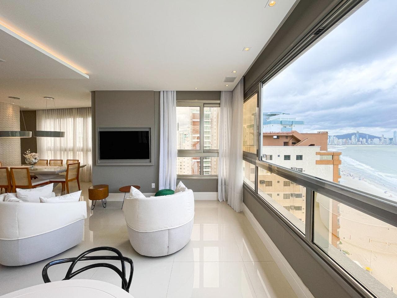 Apartamento com 05 suítes à venda no edifício Apogee Cechinel em Balneário Camboriú - Apartamento em Centro, Balneário Camboriú - à venda - IMOBILIÁRIA GUILHERME LTDA