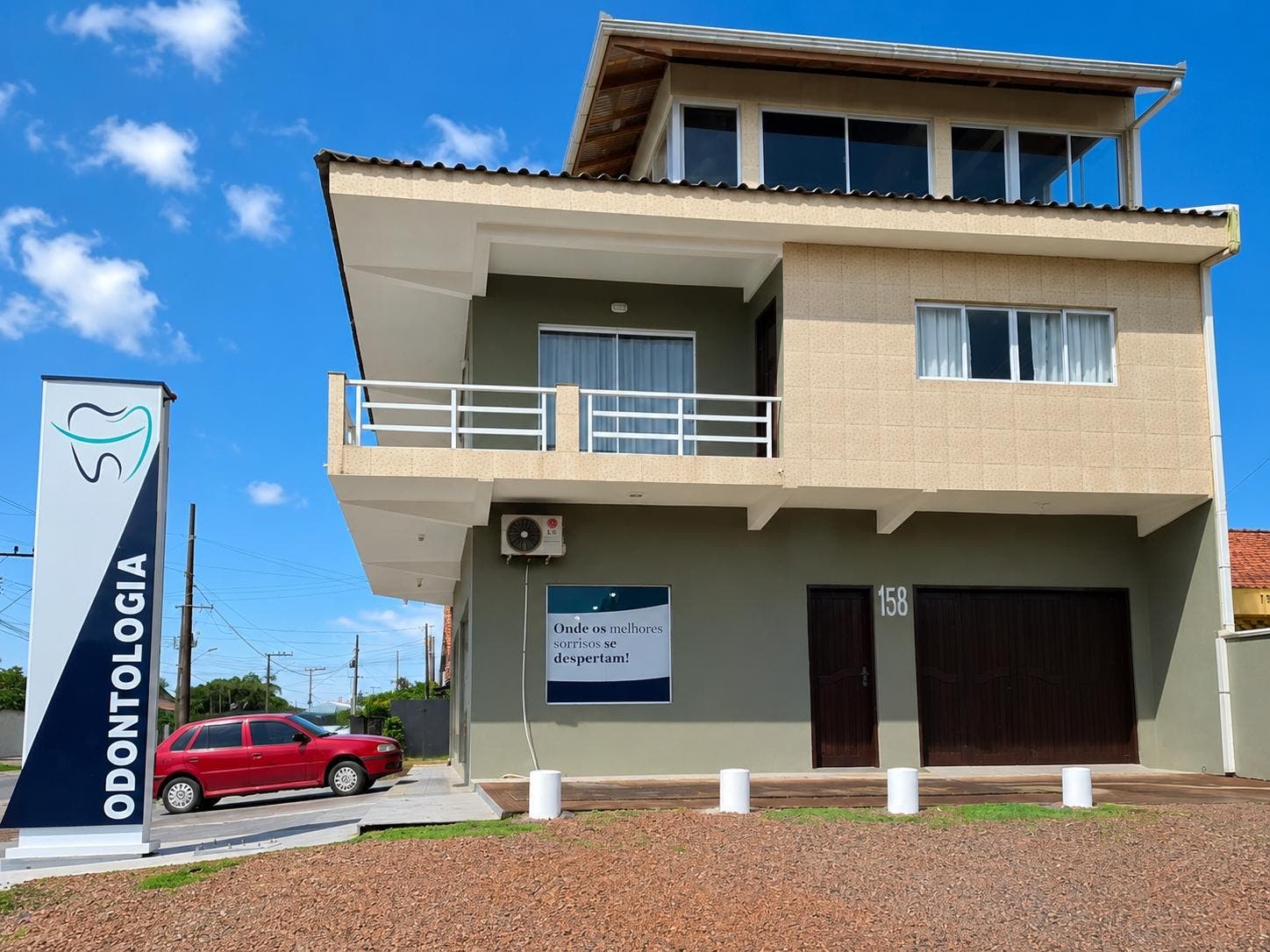 EXCELENTE IMÓVEL DUPLEX, PISO SUPERIOR A 100 METROS DO MAR, PRÓXIMO AO CENTRO COMERCIAL DA CIDADE! - Casa em Itapema do Norte, Itapoá - à venda - BESEN IMOBILIÁRIA LTDA