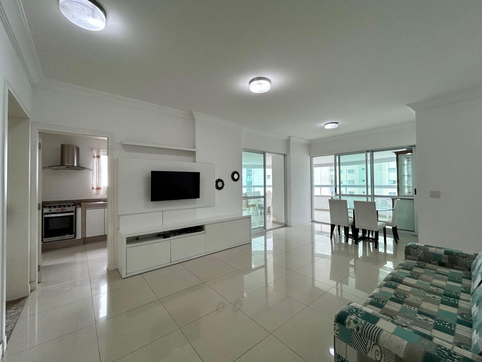 Locação anual: 3 suítes // mobiliado // centro - Apartamento em Pioneiros, Balneário Camboriú - para locação - IMOBILIÁRIA GUILHERME LTDA