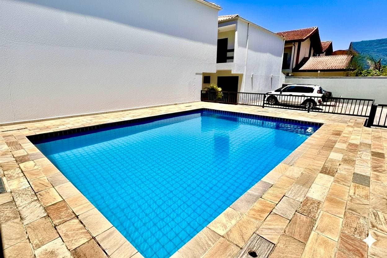 DOIS DORMITÓRIOS PERTINHO DA PRAIA - Apartamento em Maranduba, Ubatuba - à venda - Claudia Mar LTDA
