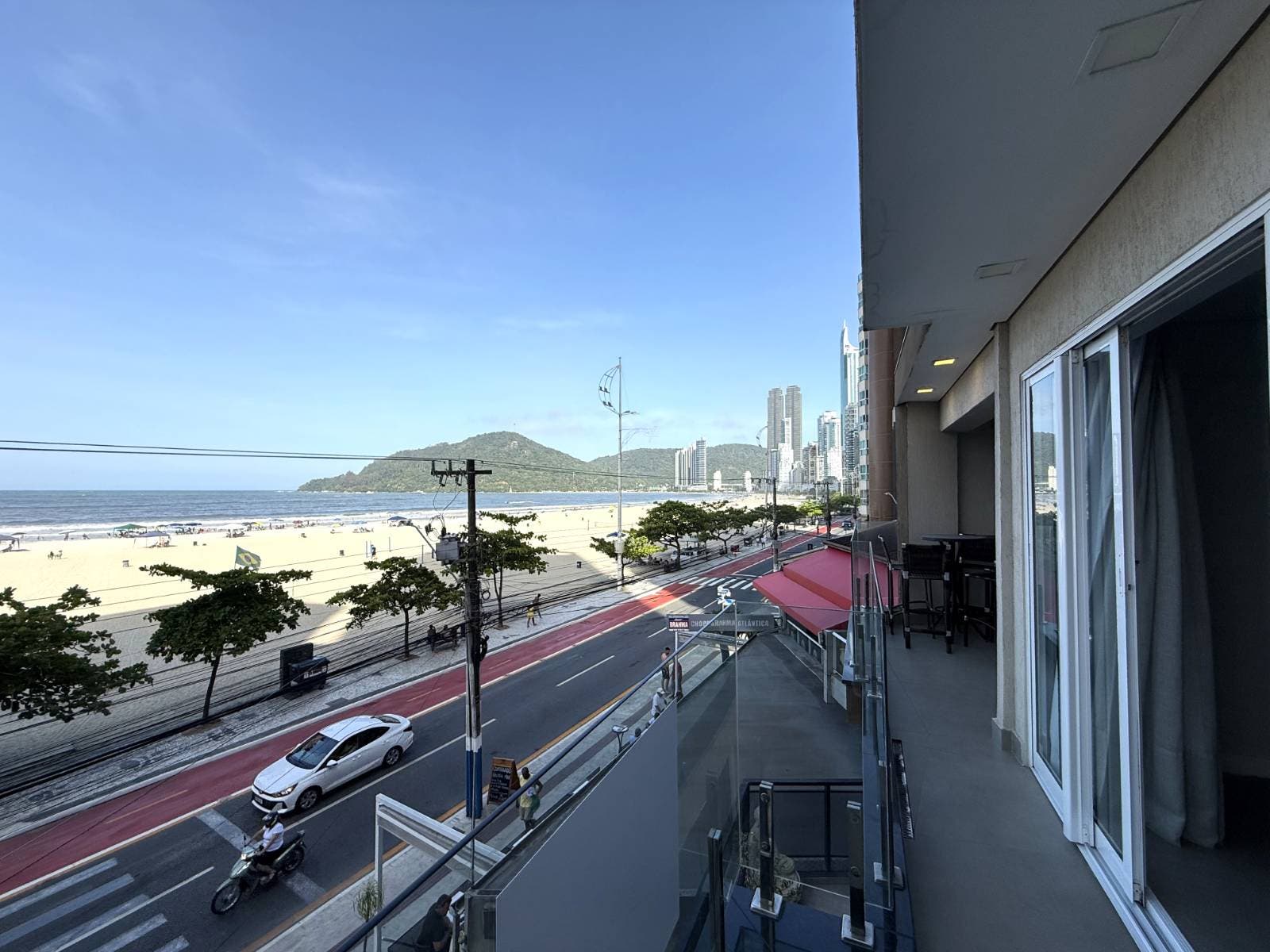 Apartamento Mobiliado com Uma Suíte para Venda na Av Atlântica em Balneário Camboriú - Apartamento em Centro, Balneário Camboriú - à venda - Desc Imóveis