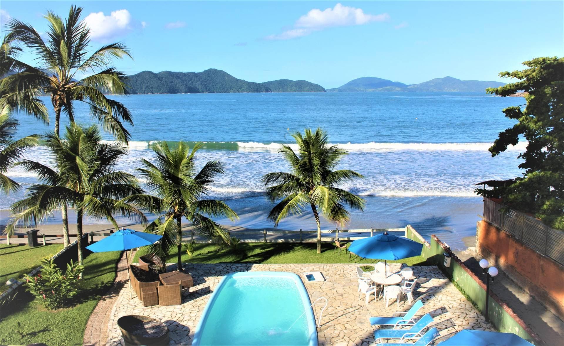 Oportunidade Rara: Casa Pé na Areia na Praia da Fortaleza - Casa em Praia da Fortaleza, Ubatuba - à venda - Claudia Mar LTDA