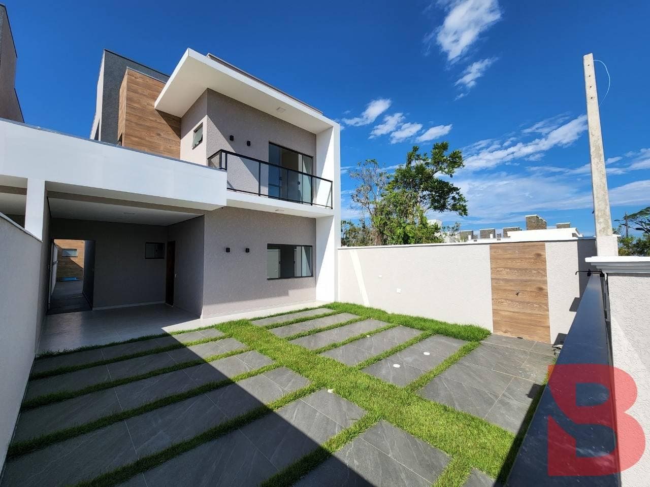 SOBRADO APENAS 300 METROS DO MAR NA PRAIA DE ITAPOÁ COM 03 QUARTOS (01 SUÍTE) - Casa em Barra do Sai, Itapoá - à venda - BESEN IMOBILIÁRIA LTDA