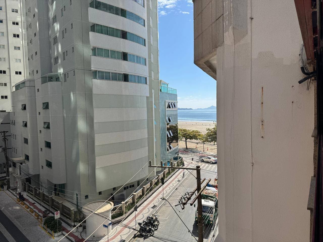 Apartamento mobiliado com 3 dormitórios na Avenida Atlântica em Balneário Camboriú - Apartamento em Centro, Balneário Camboriú - à venda - Desc Imóveis
