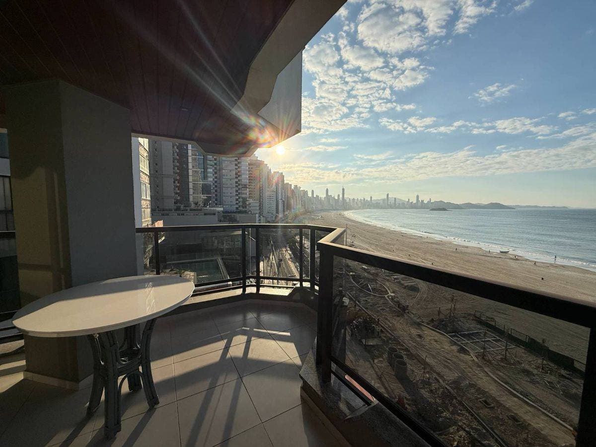 Apartamento Frente Mar com 4 Suítes e 3 Vagas Individuais na Barra Sul de Balneário Camboriú - Apartamento em Barra Sul, Balneário Camboriú - à venda - Desc Imóveis