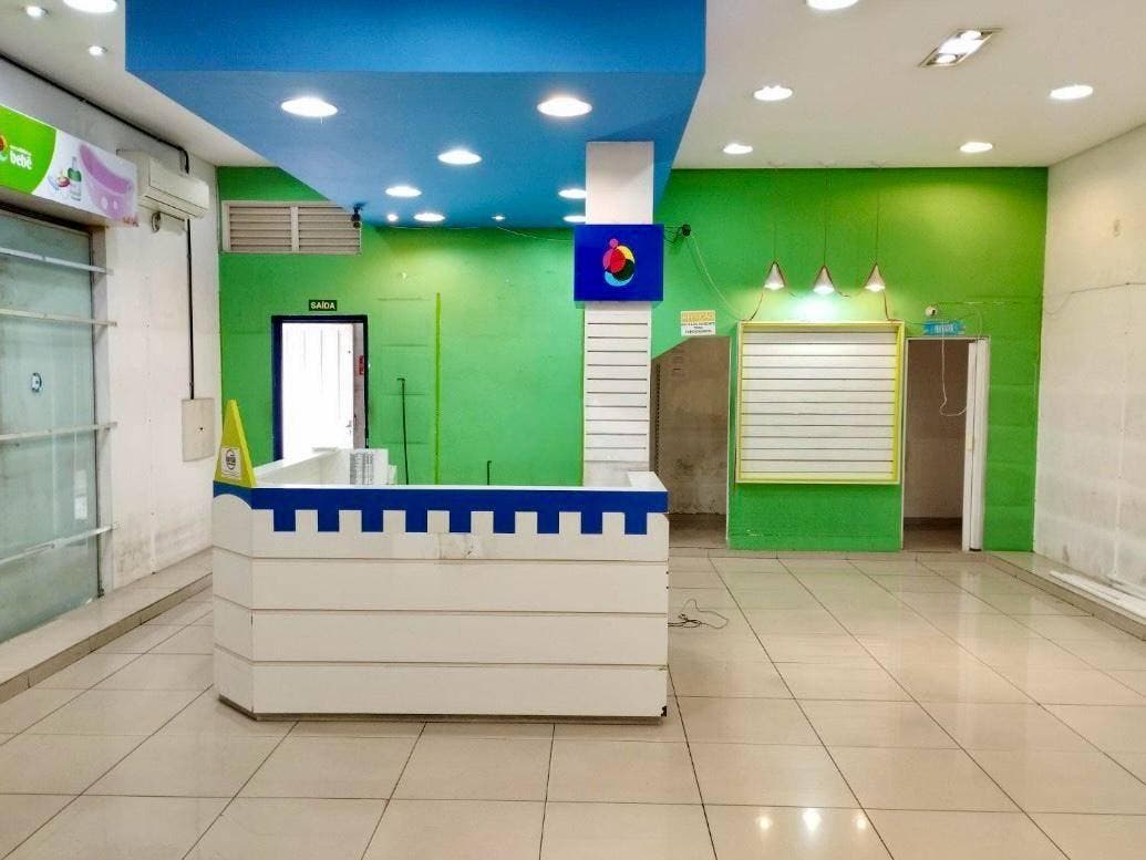 Estilo arquitetônico: Modernismo comercial.
