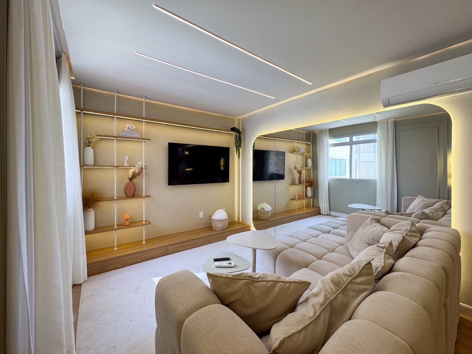 Apartamento Vista Mar com 2 Suítes à Venda no Ed Guanabara em Balneário Camboriú - Apartamento em Centro, Balneário Camboriú - à venda - Desc Imóveis