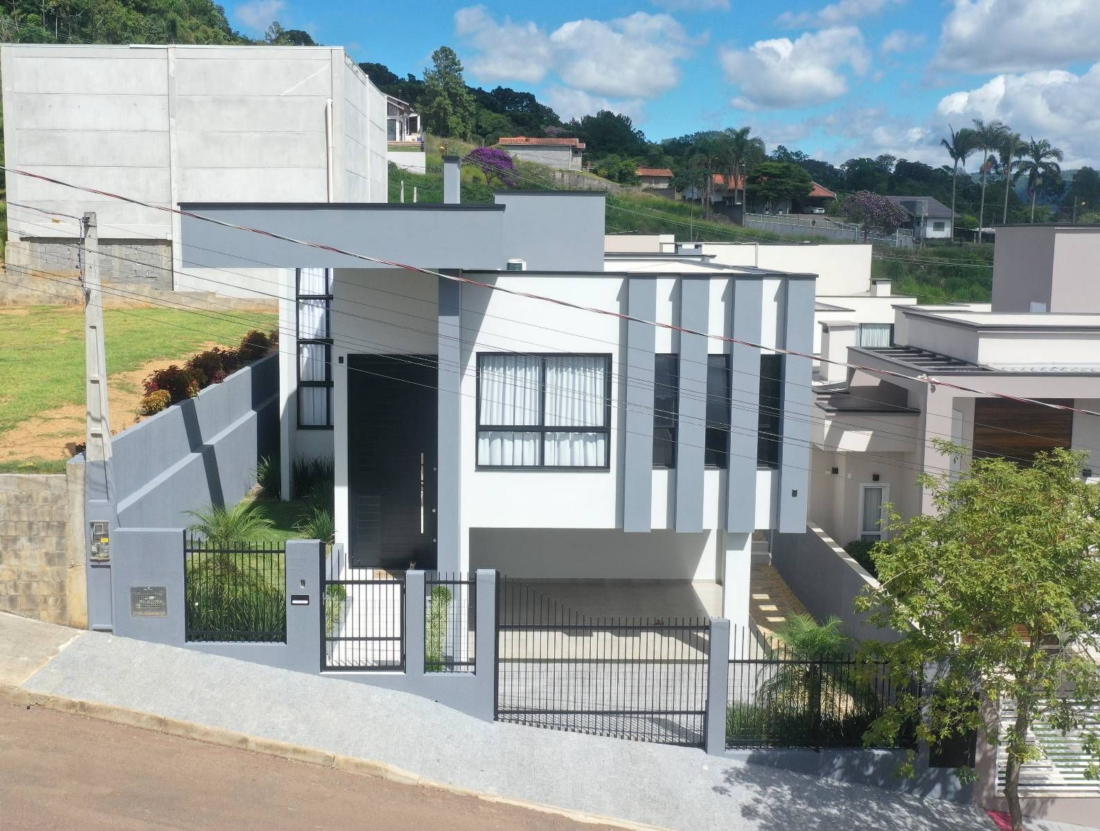 Casa de Alvenaria - Venda - 03 Dormitórios - 180M2 - Semi Mobiliada - Piscina Aquecida - Loteamento Paraíso Verde - Fundo Canoas - Rio do Sul - Casa em Fundo Canoas, Rio do Sul - à venda - Cifra Imóveis e Empreendimentos Imobiliários