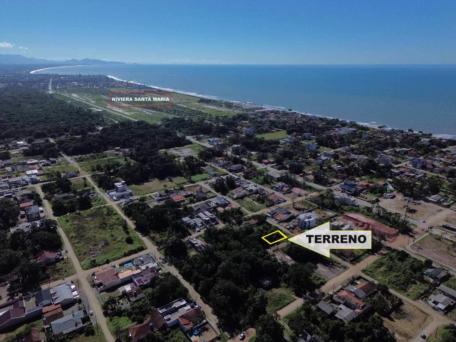 TERRENO BEM LOCALIZADO – IDEAL PARA CONSTRUIR OU INVESTIR - Lote/Terreno em Centro, Itapoá - à venda - BESEN IMOBILIÁRIA LTDA