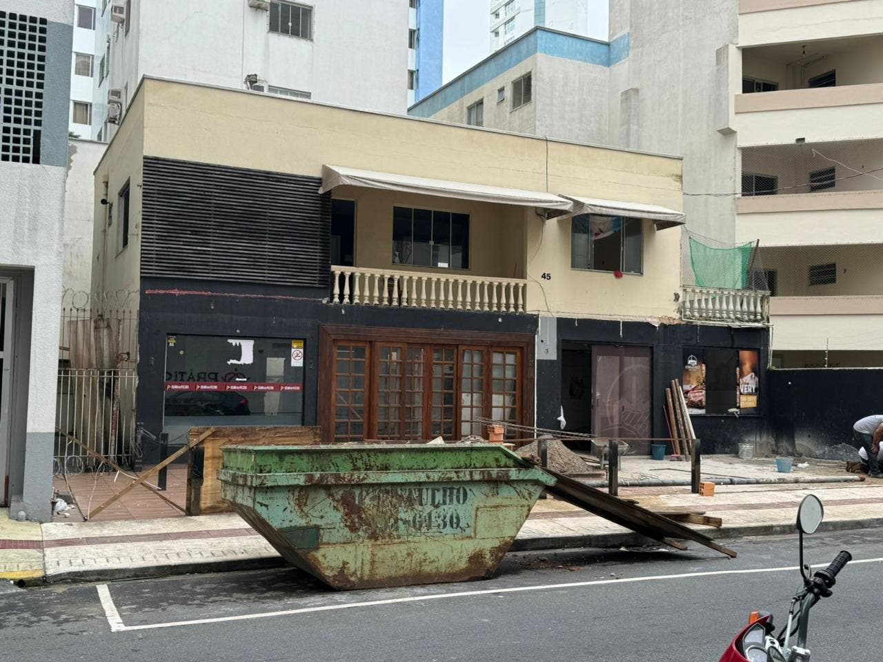 Casa comercial com 264m² de terreno à venda no Centro de Balneário Camboriú - Casa em Centro, Balneário Camboriú - à venda - IMOBILIÁRIA GUILHERME LTDA