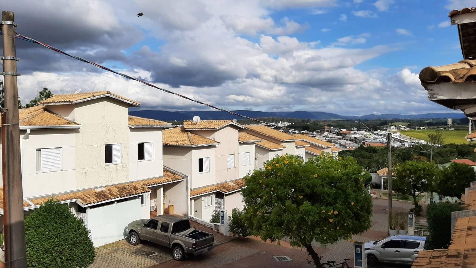 Estilo arquitetônico: Mediterrâneo colonial.
