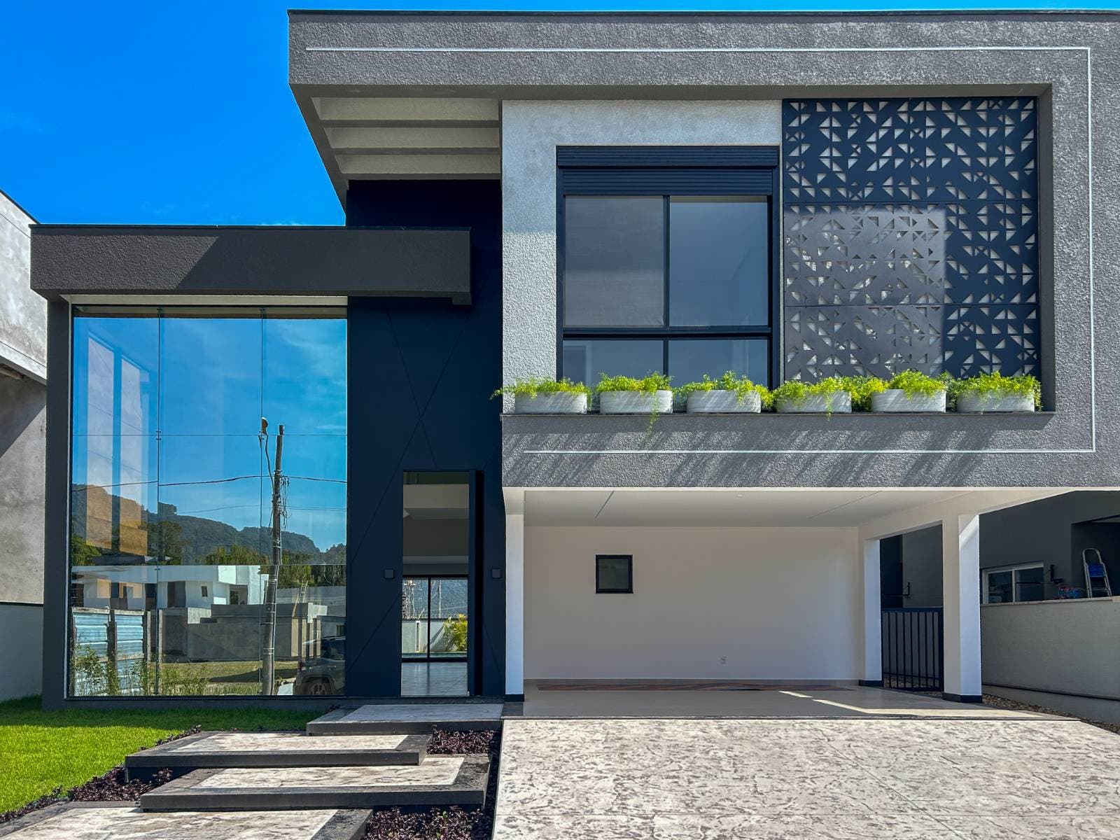 Casa de altíssimo padrão com 400m² privativos à venda no condomínio Caledônia Private Village - Casa em Santa Regina, Camboriú - à venda - IMOBILIÁRIA GUILHERME LTDA