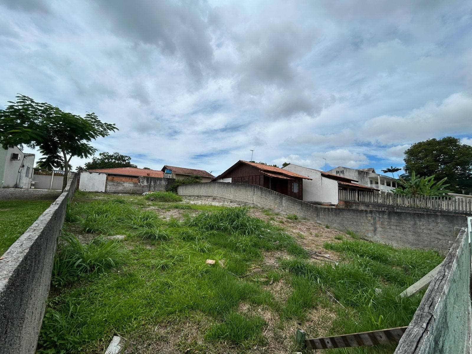 ÓTIMO TERRENO LOCALIZADO NO BAL. CAMBIJU MEDINDO 360,00M²- APENAS 550 METROS DA PRAIA - Lote/Terreno em Cambiju, Itapoá - à venda - BESEN IMOBILIÁRIA LTDA
