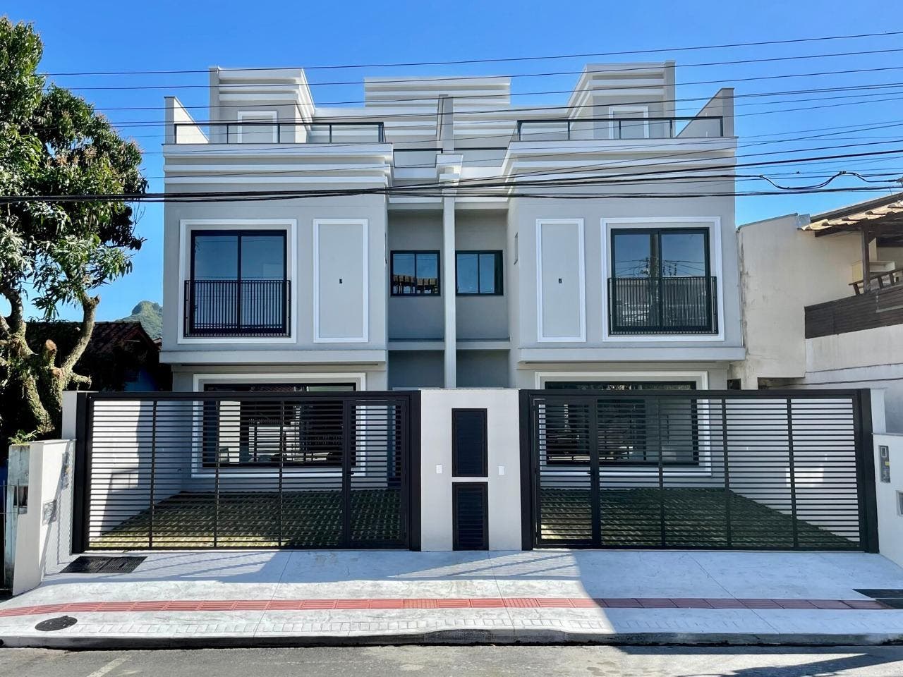 Casa nova à venda Triplex com 3 suítes, 2 Vagas Novo, 205m², pronto para Morar no Centro de Baneário Camboriú/SC - Casa em Centro, Balneário Camboriú - à venda - IMOBILIÁRIA GUILHERME LTDA