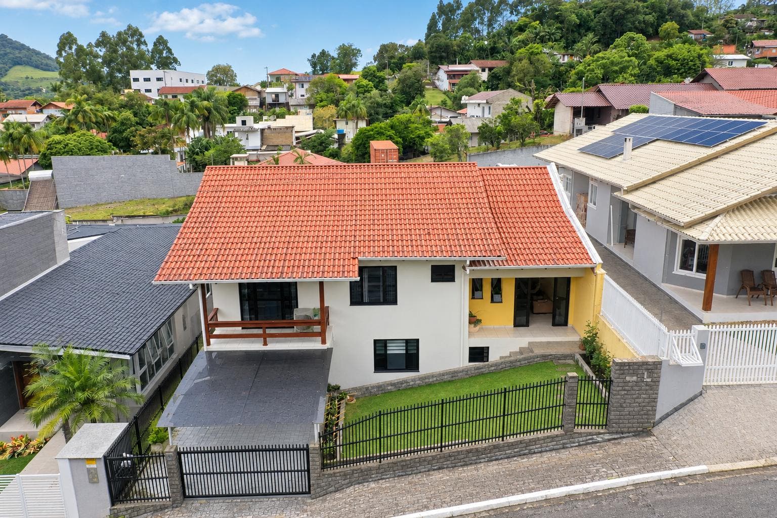 Casa de Alvenaria - Venda - 04 dormitórios - 272m2 - Semi Mobiliada - Tropical Residencial - Fundo Canoas - Rio do Sul - Casa em Fundo Canoas, Rio do Sul - à venda - Cifra Imóveis e Empreendimentos Imobiliários
